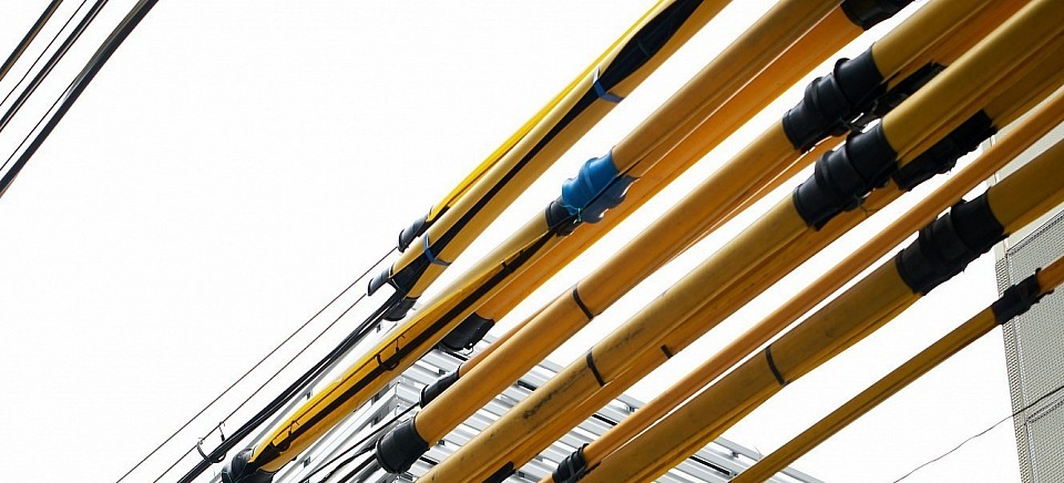 各種工場における生産ラインの電気設備工事を繋ぎから現地での組み立てまでをメインに行っています。御社の電気計装工事全般、大小規模問わず請け負います。お問い合わせページよりご相談ください。